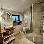 U Nas Ve Lhote - Nove I Horky Sud S Jacuzzi Country house *